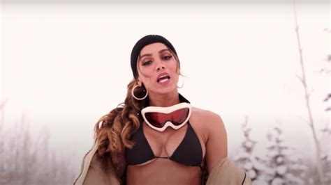 Anitta confiesa en Zapeando cómo grabó su tema Loco en bikini en la