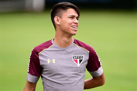 Joueur fifa venez mp pour parler tous sujet n'hésitez pas à follow et à regarder une vidéo pour me soutenir. Luiz Araújo deixa São Paulo como líder de finalizações no ...