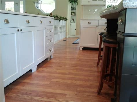 Various mission style kitchen cabinets suppliers and sellers understand that different people's needs and preferences about their kitchens vary. White Painted Traditional Mission Style Cabinets