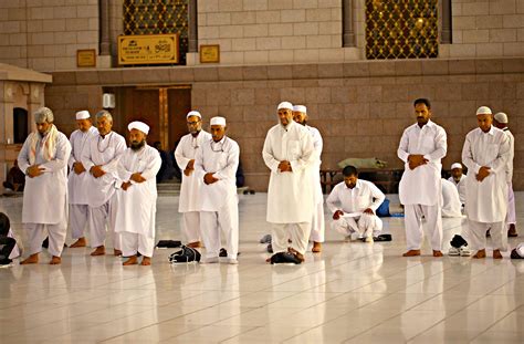Salam ya akhi, boleh tak saya dapatkan sebutan doa sujud akhir tahajud dalam rumi? Waktu yang Dianjurkan untuk Mengerjakan Sholat Tahajud ...