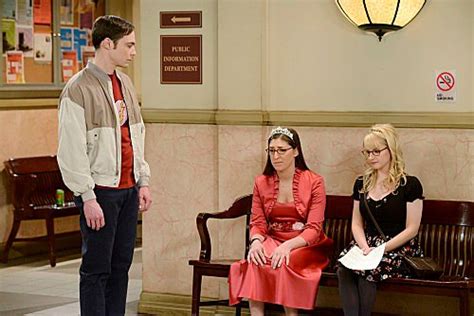 Big Bang Theory Pics First Look At Howard And Bernadettes Wedding