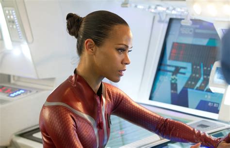 Zoe Saldana As Uhura In Wetsuit Star Trek Into Darkness Scifiempire Net