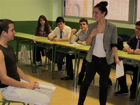Figuras de acción y muñecos. ECONOLUNA: JUEGO DE ROL "JUICIO A LA EMPRESA NIKE" CURSO 10/11