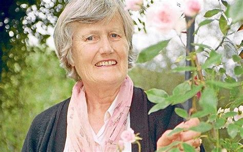Meet Britains Most Influential Gardeners Famous Gardens Penelope