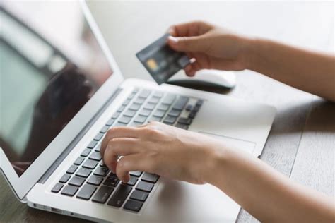Express credit card is used to purchase items from the express store, which is a clothing retailer. Planning to pay your credit card bill via EMI? Do the math carefully - Financial Express - EZ Wealth