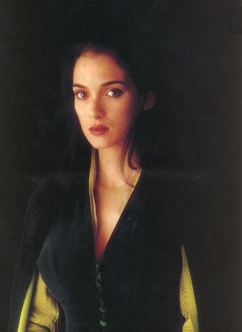 Cynema Winona Ryder In A Promotional Still For Bram Stokers Dracula Dir Francis Ford