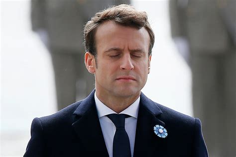 The video of the incident went viral on the. Emmanuel Macron - Er spricht nie über seine Eltern ...
