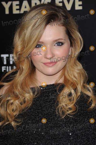 Photos And Pictures Abigail Breslin Attends The New Years Eve