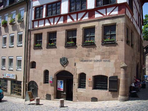 Es ist eines der wenigen unzerstörten bürgerhäuser aus nürnbergs blütezeit und das einzige künstlerhaus aus dem 16. Albrecht-Dürer-Haus