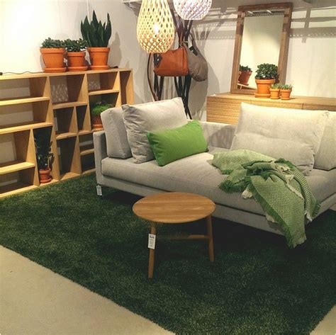 This artificial grass carpet is a perfect choice for all indoor and outdoor projects. Bring the outdoors indoor with a faux grass carpet ...