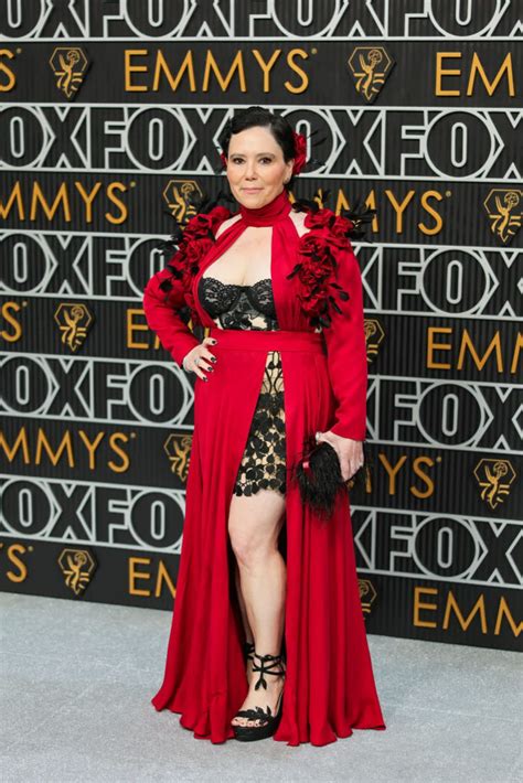 worst dressed celebs at emmys 2024 alex borstein and aubrey plaza among stars who missed memo