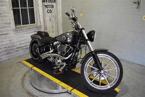 Harley davidson has just introduced its new take on a cruiser motorcycle. Pre-Owned 2014 Harley-Davidson Softail Breakout FXSB