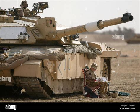 Iraq War Challenger 2 Stock Photo Alamy