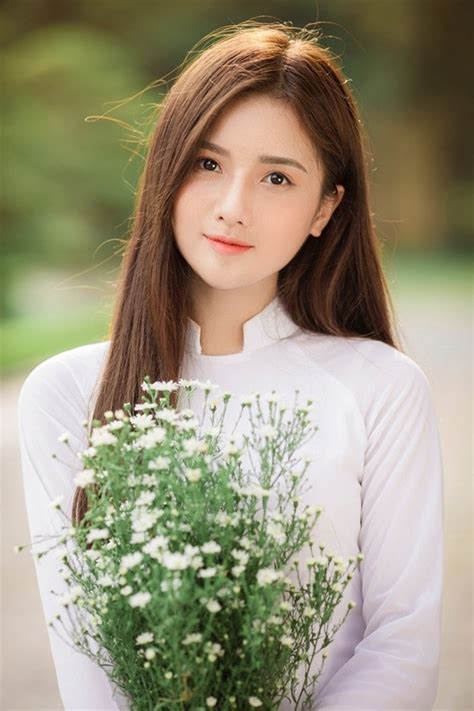 Nữ sinh Hà Nam diện áo dài trắng tinh khôi gieo thương nhớ