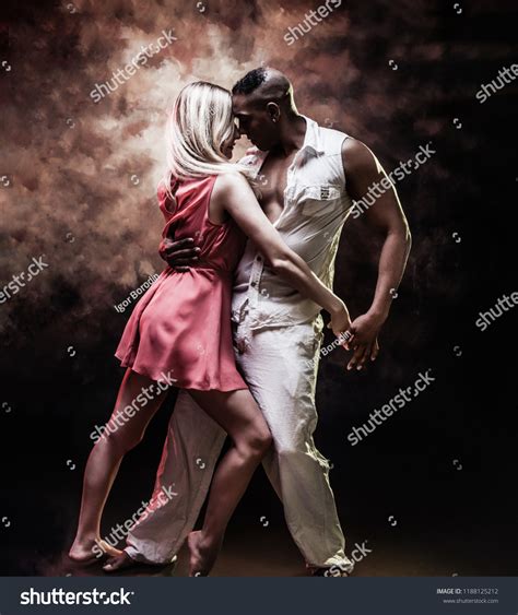 174159 Sensual Dancing 图片、库存照片和矢量图 Shutterstock