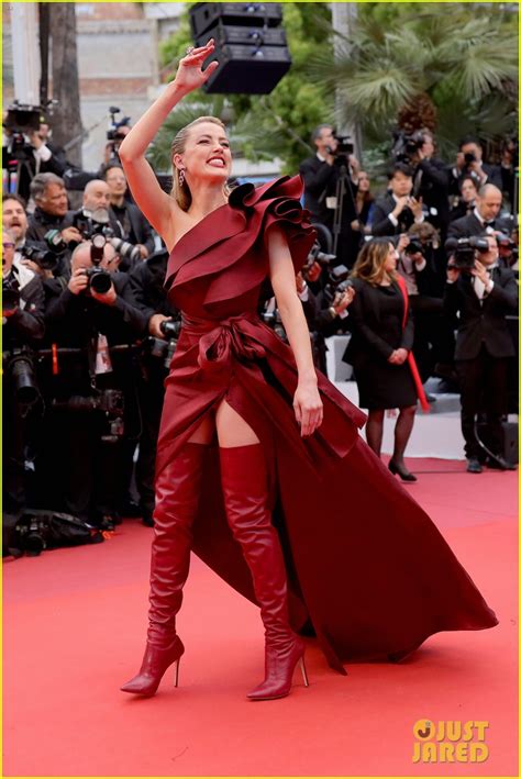 Born and raised in texas, heard worked as a model before beginning an acting career aged 18 in 2004. Amber Heard & Deepika Padukone Stun at 'Pain and Glory ...