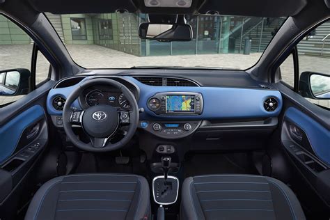 Toyota Yaris Hybrid 2012 2020 Interior And Comfort Drivingelectric