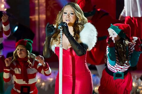 Mariah Carey Shows Off Her Amazing Curves At The Rockefeller Centre