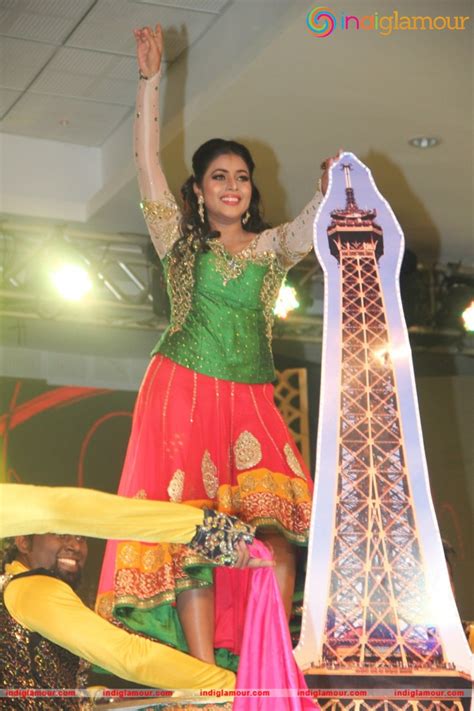 Shamna Kasim Actress Photo Image Pics And Stills