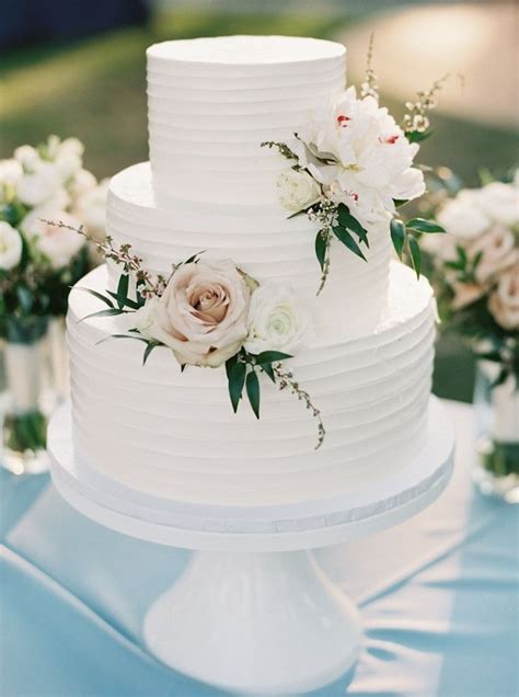 Simple And Chic Buttercream Wedding Cakes 4 Roses And Rings Weddings