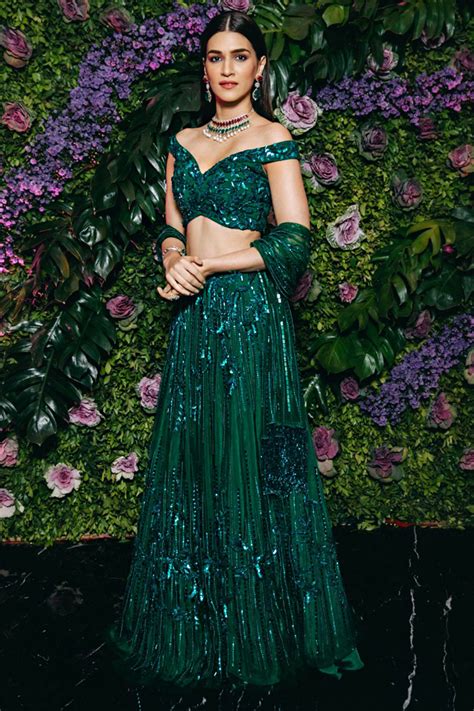 Kriti Sanons Emerald Green Zara Umrigar Lehenga Featured A Sexy Blouse