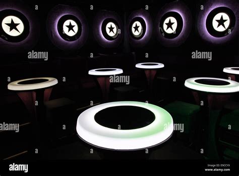 Empty Illuminated Disco Dance Floor Banque De Photographies Et Dimages à Haute Résolution Alamy