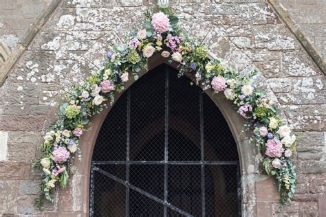 7 Creative Ways To Decorate Your Church For Your Wedding