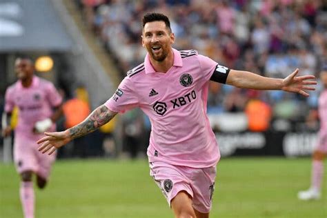 How Lionel Messi Made A Pink Jersey Soccers Must Have Item The New