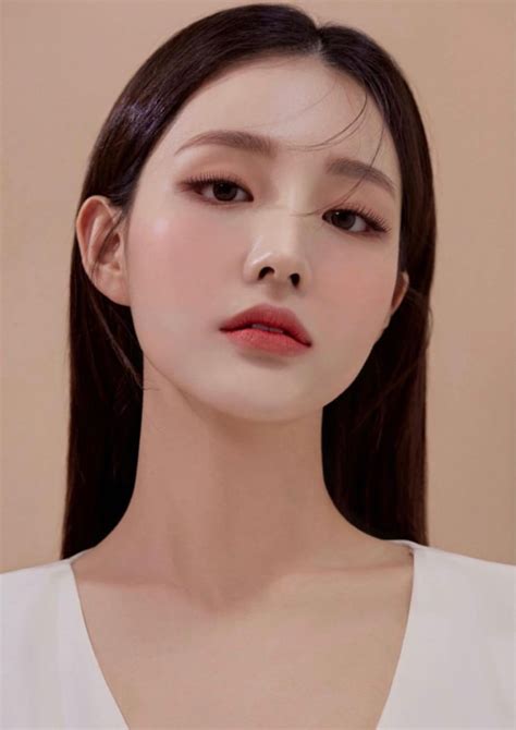 Pinterest Laurenchiangg In 2021 Asian Beauty Girl Korean Makeup