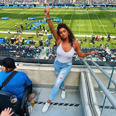 Fs1s Joy Taylor Shows Off In A Pretty White Top And Jeans At Dolphins