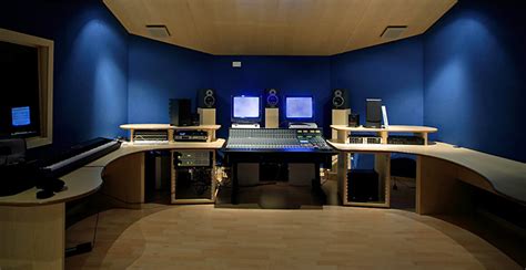 Their music program recognizes that producers are the entrepreneurs of the music business. Music Recording Degrees from top Music Business Schools and Music Recording College