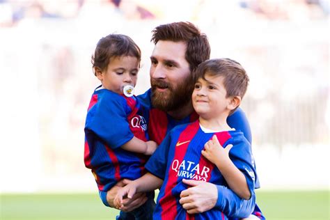 Con Trai Messi Hâm Mộ Ronaldo Hỏi Bố Về Thần Tượng Mọi Lúc Mọi Nơi