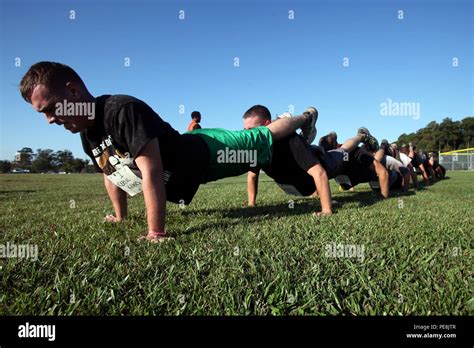 Squad Push Ups High Resolution Stock Photography And Images Alamy