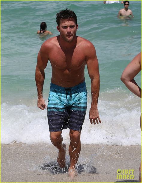 Photo Scott Eastwood Goes Shirtless For Another Miami Beach Day 20