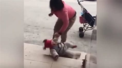 Video Madre Golpea A Su Bebé Para Que Deje De Llorar El Debate