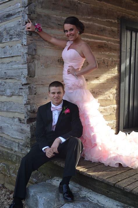 Pin By Ronnie Layhew On Photo Opshots Prom Photoshoot Prom