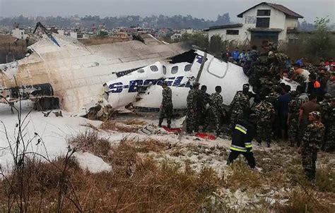 La primera emergencia se produjo pasada la 01:00 horas de este viernes en. Accidente aéreo en Nepal deja 49 muertos y una veintena de lesionados | Notisistema