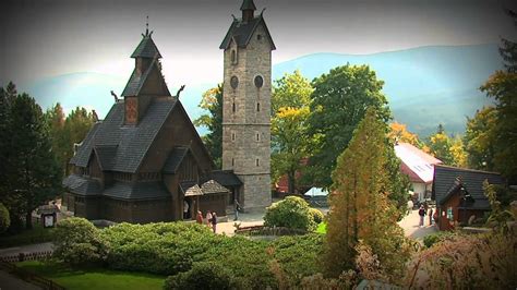 Tschechien setzt sich aus böhmen, mähren und einem rest von schlesien zusammen. Via Sacra - Stabkirche Wang in Karpacz / Krummhübel in ...