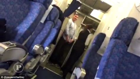 Moment Egyptair Hijacking Selfie Man Ben Innes Is Asked For A Second Selfie Daily Mail Online