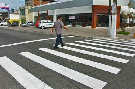 Pé Na Faixa Campanha Incentiva Uso Da Faixa De Pedestre Para Reduzir Acidentes Nova 93fm