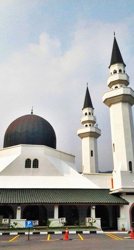Please bring your praying mats and observe social distancing while at the masjid. Masjid at-Taqwa, TTDI | Beautiful mosques, Masjid, Mosque