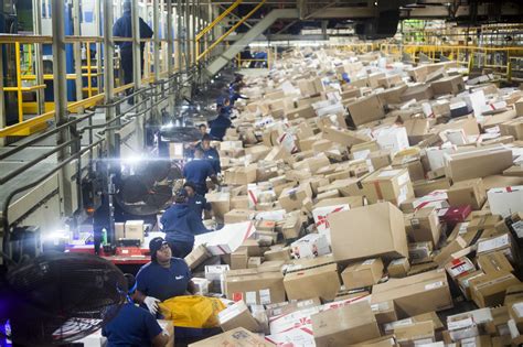 Crunch Time For Fedex And Ups As Last Minute Holiday Shipping Ramps Up