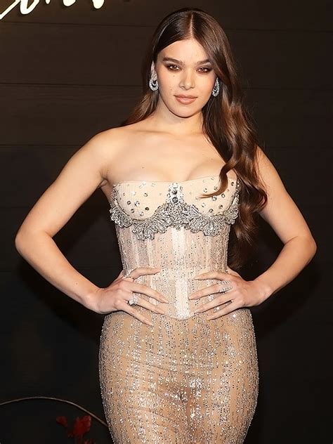 Hailee Steinfeld Nude Pics Porn And Hot Scenes 2021