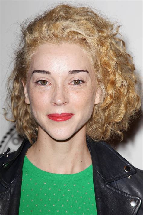 an ode to st vincent s hair st vincent annie clark blonde hair color bob haircut curly
