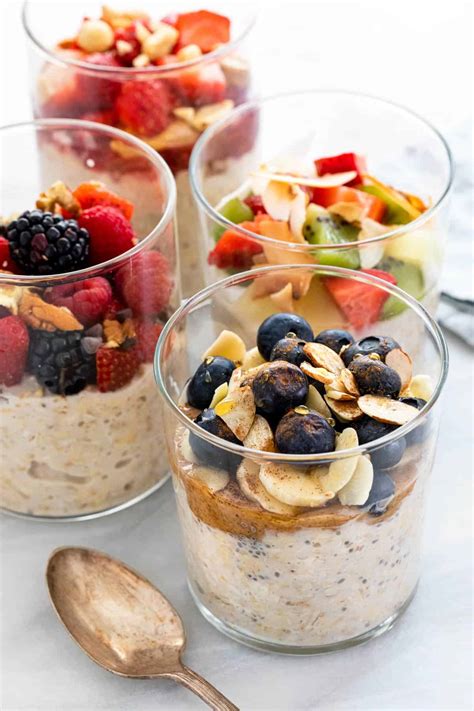 Offering almost 12 grams of protein and over nine grams of fiber, this overnight oats recipe takes five minutes to throw together before bed. Low Calorie Overnight Oats Recipe - Five Fabulous Easy Healthy Overnight Oats Recipes Savor ...