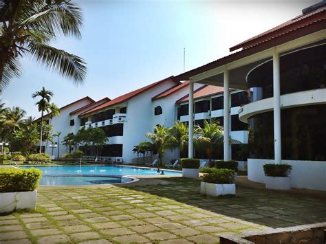 Offering a variety of facilities and services, the hotel provides all you need for a good night's sleep. De Rhu Beach Resort, Pantai Balok Kuantan