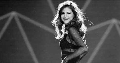 Best Pictures Of Selena Gomez On The Revival Tour Popsugar Latina