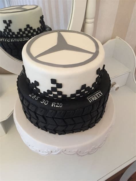 Kuchen zum frühstück ist hier wortwörtlich zu nehmen. #Motivtorte #Mercedes #Benz #Pirelli #Reifen #Motorsport ...