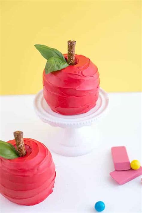 Whether those words fill you with delight or dread, it's time to start thinking about decorating. Bundt Cake Decorating Ideas - CakeWhiz