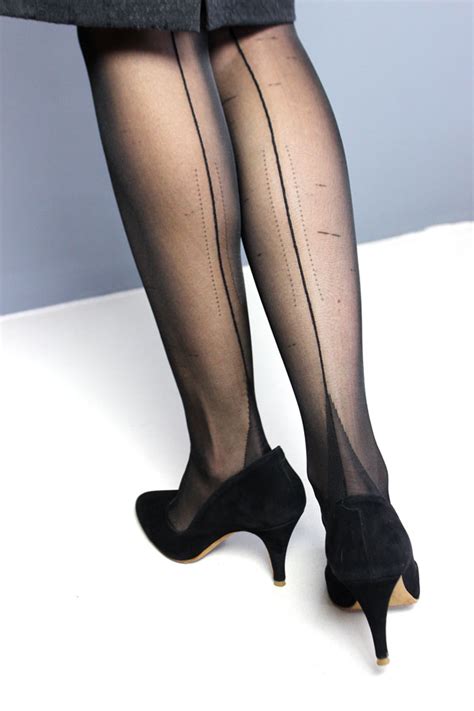 Fr Comment Porter Le Bas Couture Blog Mode En France En How To Wear Seam Stockings Blog